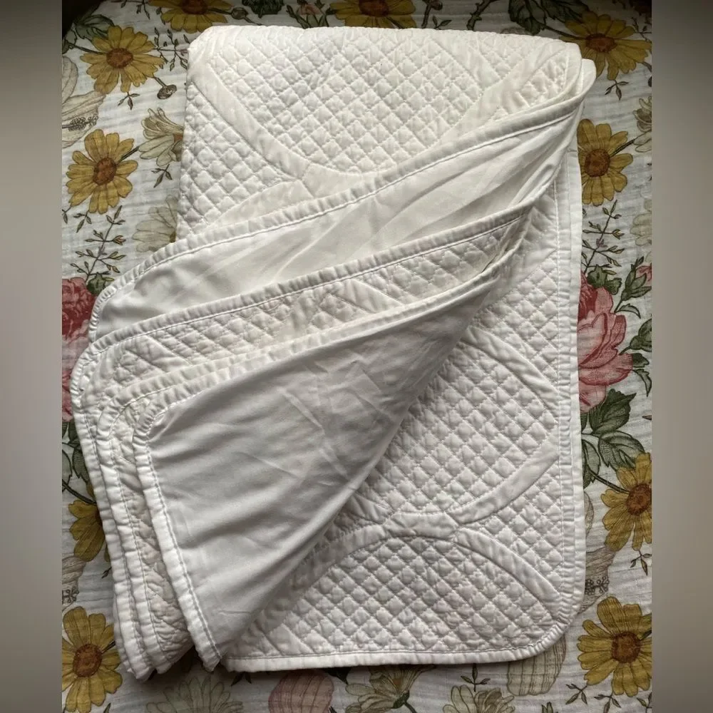 Madison Park White Oval intricate Quilted Bedding Pillow Shams - King